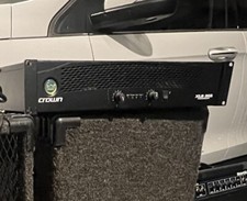 Crown XLS 202 2-Channel Power Amplifier  with 2 Cables Included 
