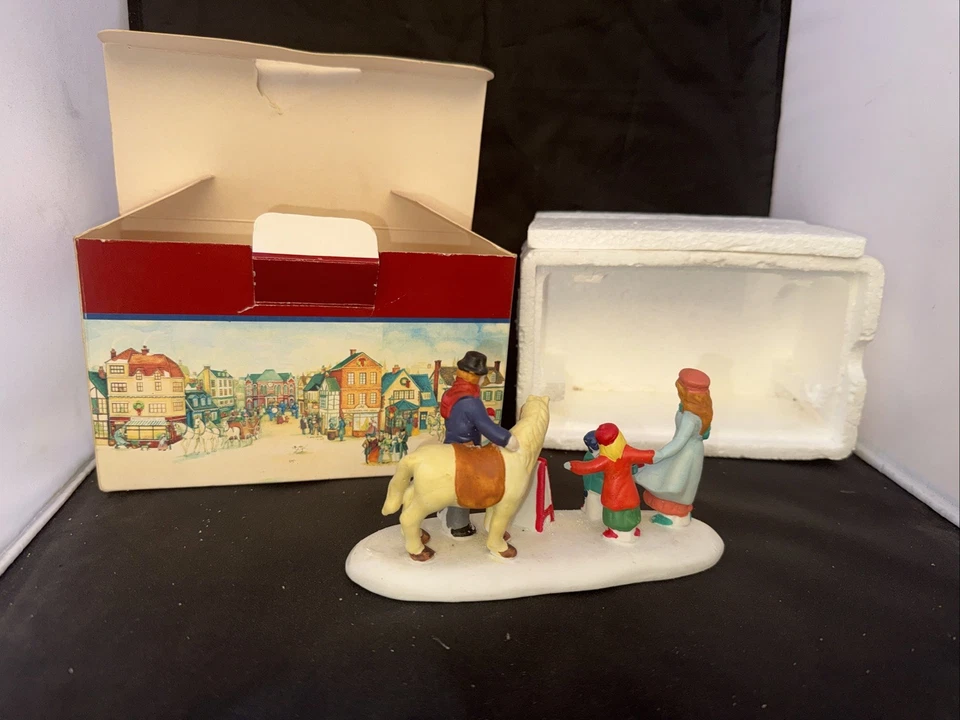 РОЖДЕСТВО - LEMAX 1997 - ФАРФОРОВАЯ ДЕРЕВЕНСКАЯ КОЛЛЕКЦИЯ - ПОЕЗДКА НА ПОНИ - 73218 - Изображение 2 из 4