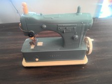 VINTAGE CHILDS NECCHI SUPERNOVA CRANK SEWING MACHINE