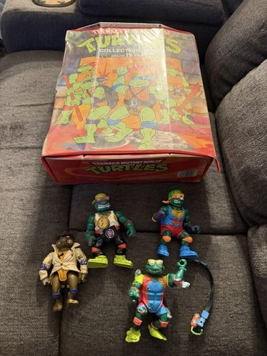 Teenage Mutant Ninja Turtles TMNT Collectors Carrying Case 1988 And Figures