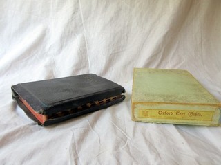 AN ANTIQUE LEATHER THUMB INDEX OXFORD KJV HOLY BIBLE c1900