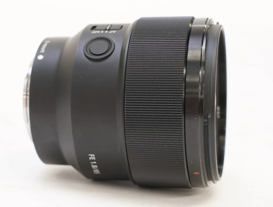 Sony FE 85mm f/1.8 Prime E-Mount Lens - Image 3 of 4
