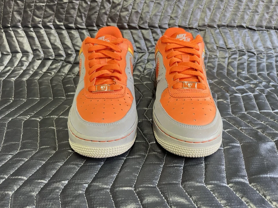 Nike Air Force 1 Low Stealth/Naranja y Gris 7/11/07 (314192-081) 6.5Y Foto 2 de 4