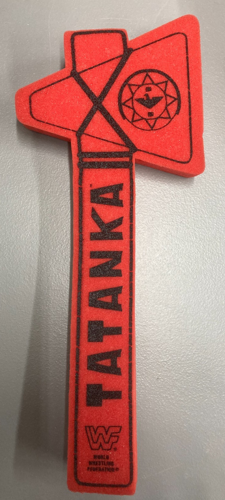 Recuerdo Tomahawk de espuma Tatanka vintage Titan Sports WWF