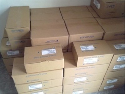 1Pc New Yaskawa SGM7G-05AFC61+SGD7S-5R5A00A rw
