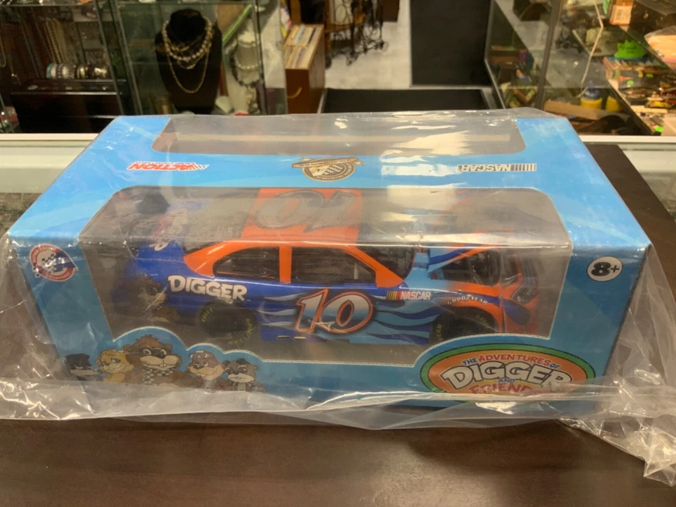 Action Racing Gold Series Stock Car Digger #10 2010 Fusion Limited Edit - NIB - Image 3 of 4