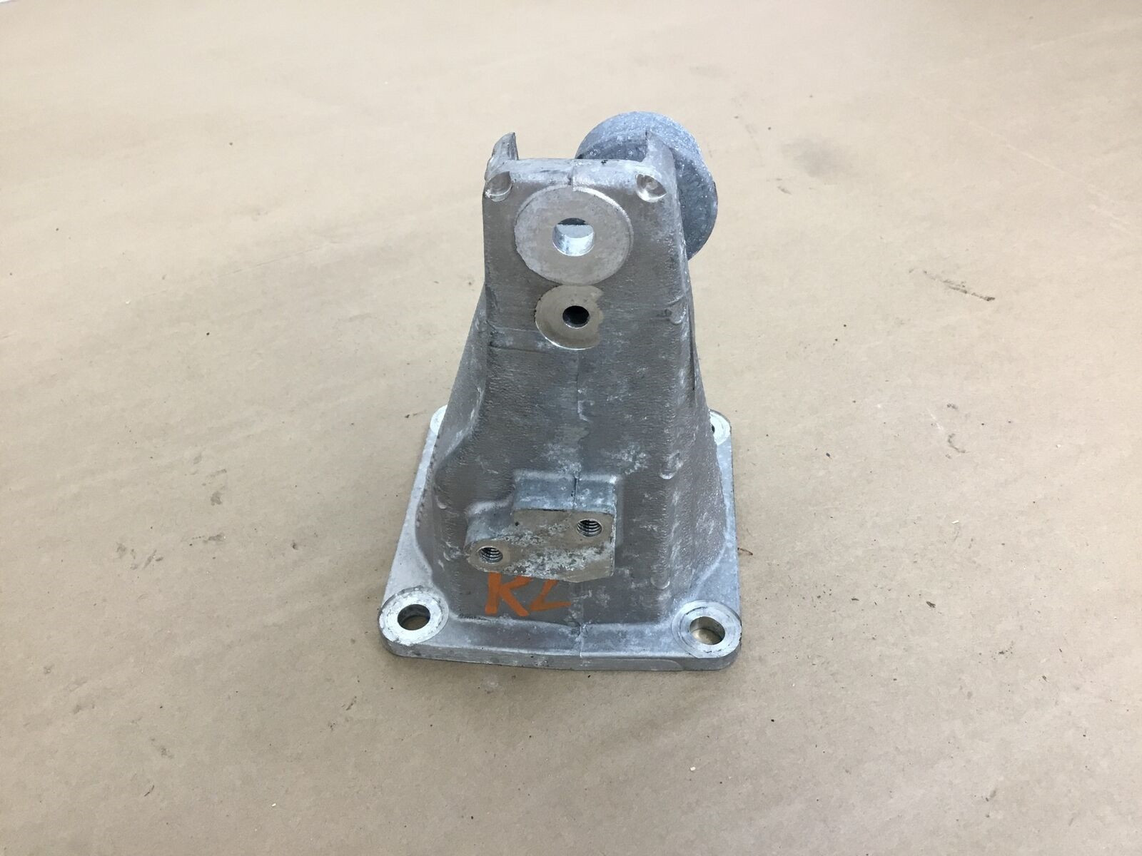 Aston Martin DB9 GT 2016 Left Driver Transmission Mount Bracket 13-16 |:Y