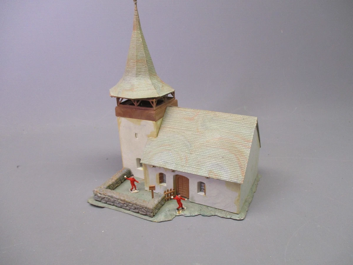 Faller FA 232314 Church w/Pointed Roof N Scale Building Kit d'église avec toit pointu, taille unique