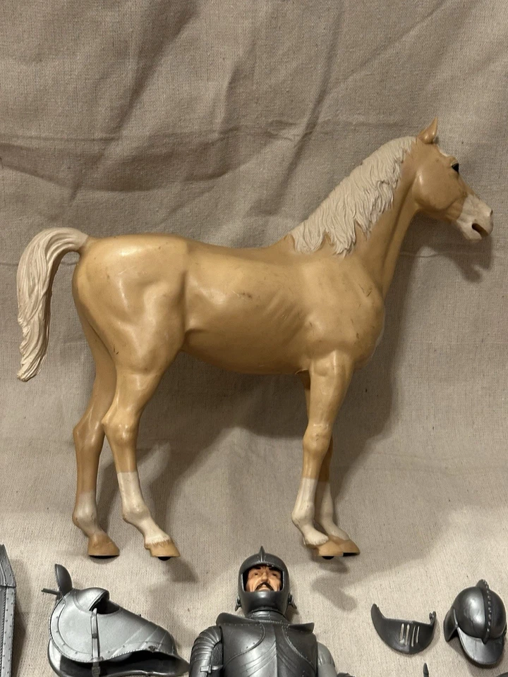 Vtg MARX VALOR SILVER KNIGHT Sir Stuart & HORSE Accessories Suit Armor - Image 2 of 4