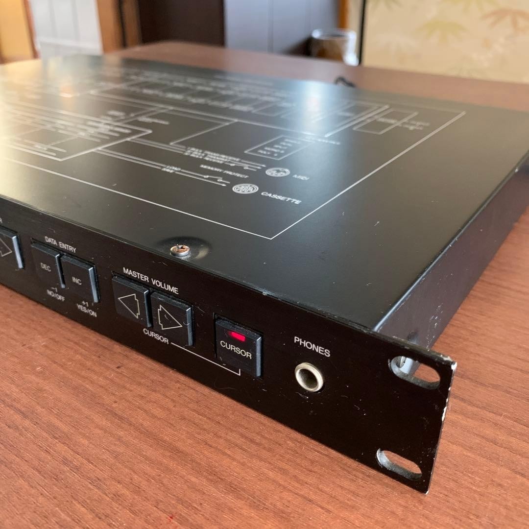 YAMAHA TX81Z FM sound source FM Synthesizer FM Tone Generator Used