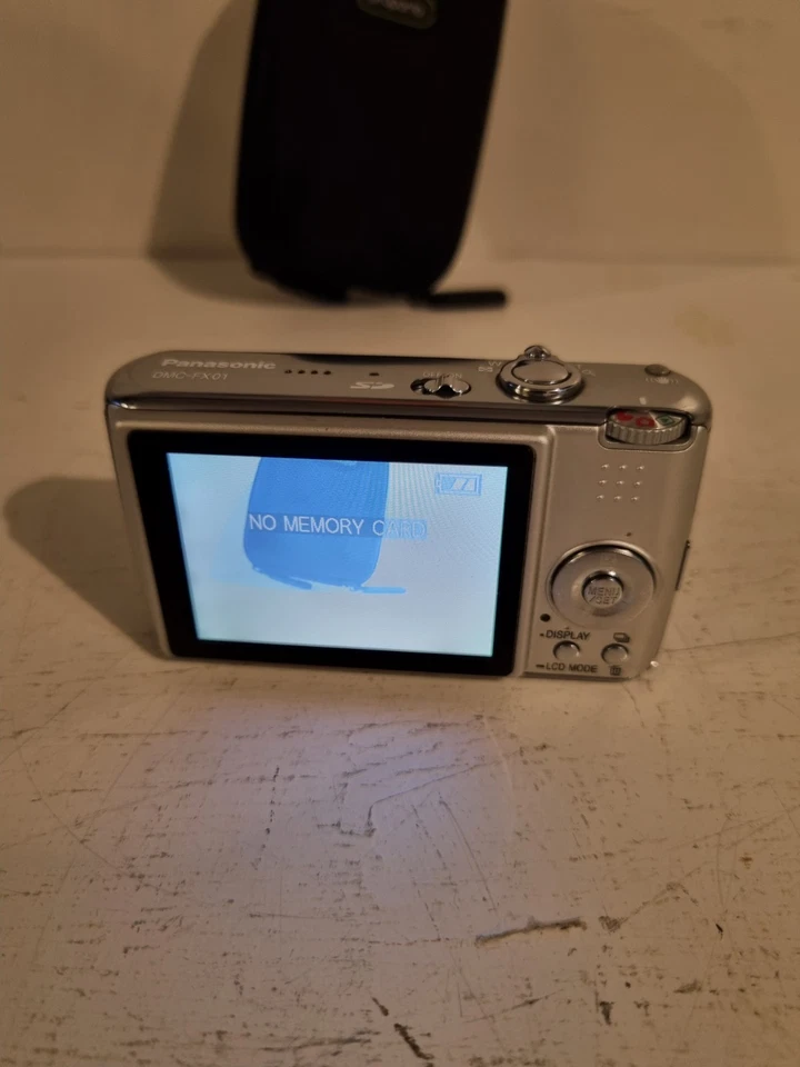 Panasonic Lumix DMC-FX01  digital camera 6.0MP Silver Tested & Working (Defects), photo 3 of 5