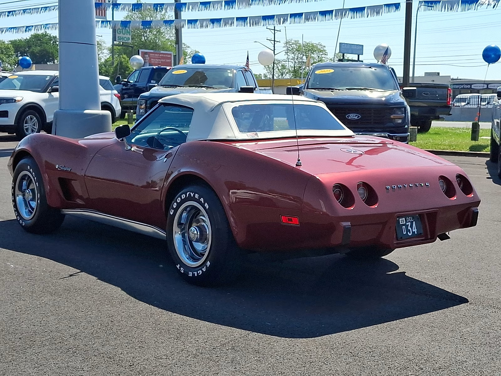 1975 Burgundy Chevrolet Corvette   | C3 Corvette Photo 4