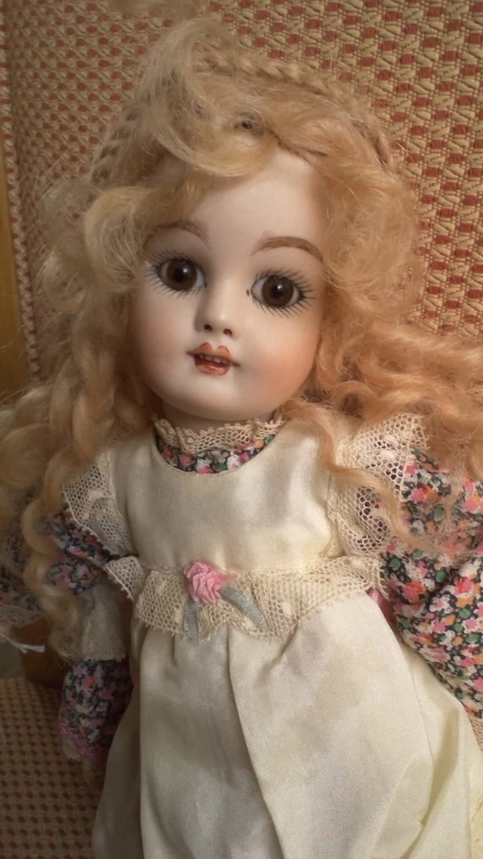 11" Bisque Artist Violet Kay Repro French Antique Doll, fully jointed circa 1990 - Image 3 of 4