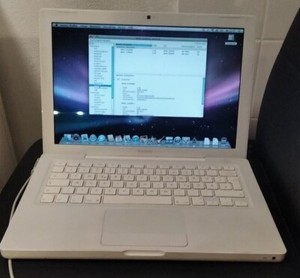 Apple MACBOOK A1181 13,3" 2,4GHz 4GB RAM, 150GB HD, Akku 4 Stunden! #G