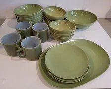 28 pc Texas Ware etal melamine dinner and serve ware, Federal Glass mugs
