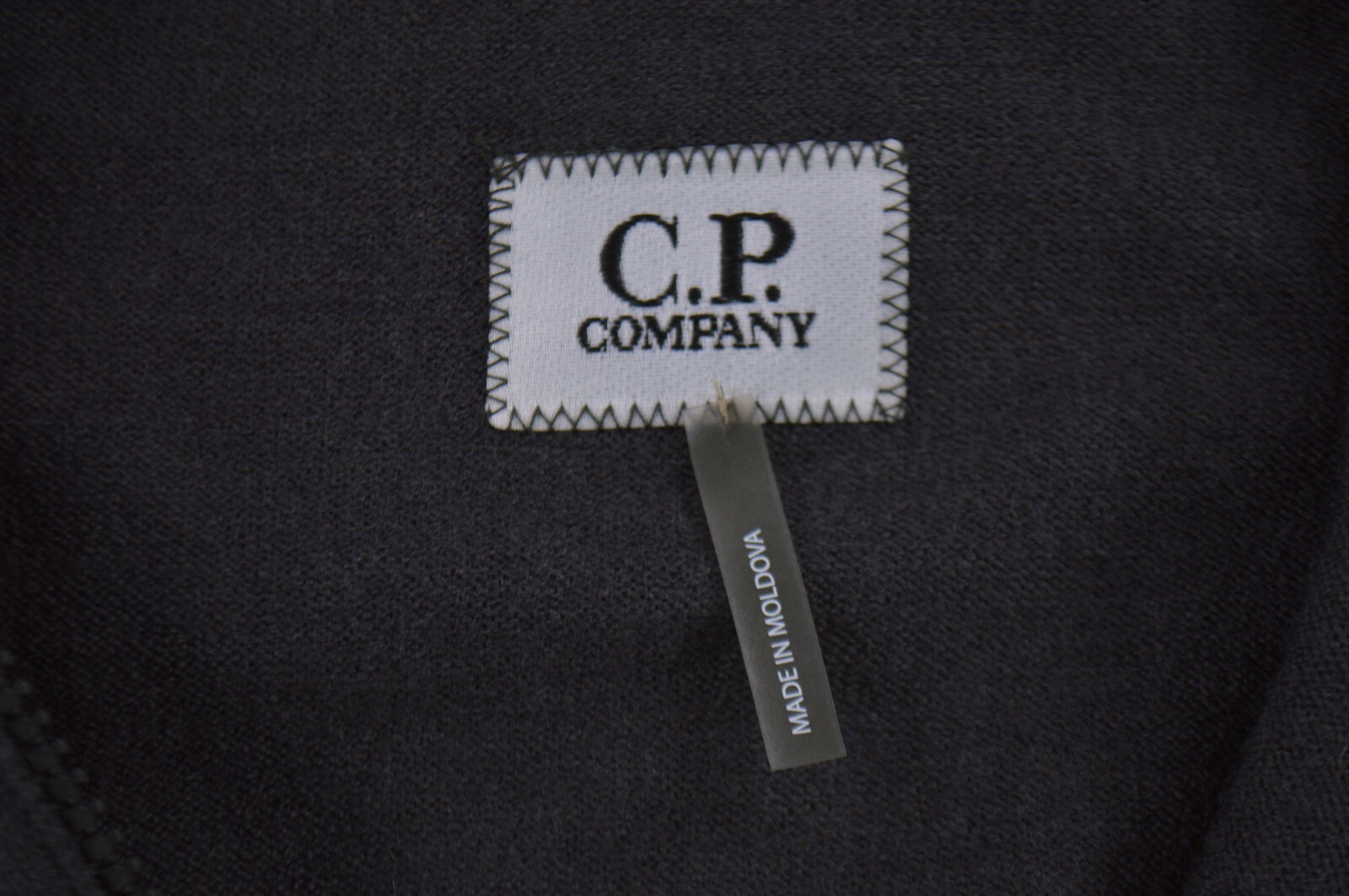 C.P. (CP) Company NWT 1/2 Zip Merino Wool Sweater Size XL 54 in Charcoal Gray