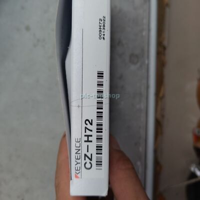 1PCS New In Box KEYENCE CZ-H72 Color Sensor plc