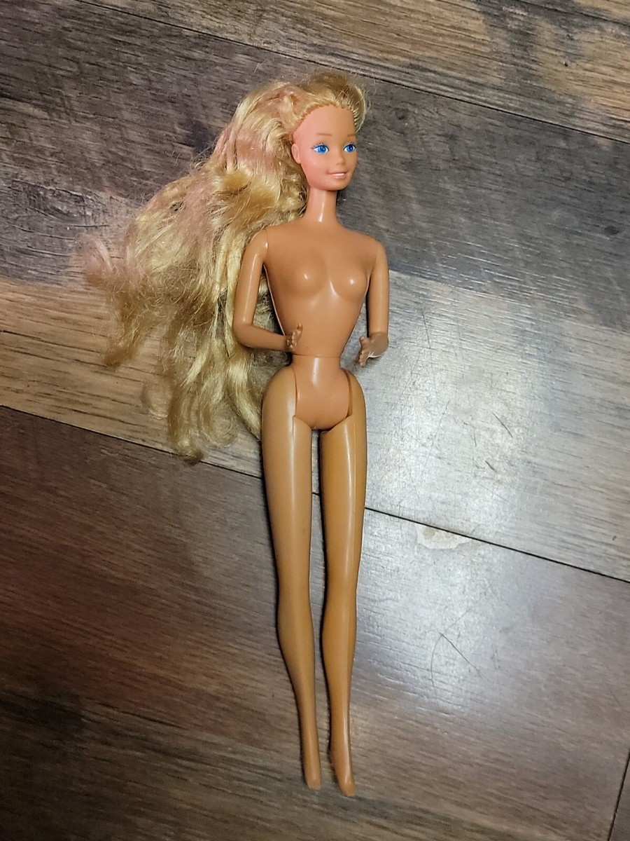 ヴィンテージBarbie Lights & Lace Barbie Doll, Head 1976, Body 1966 w big Pink