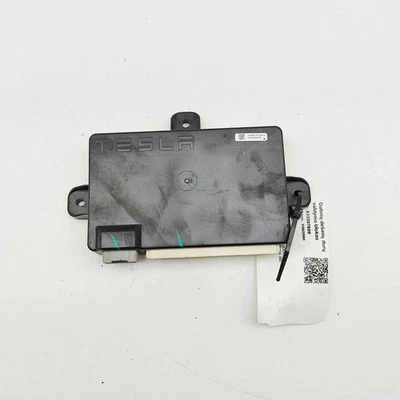 TESLA MODEL X Türsteuergerät hinten rechts 1045490-10-D Strom 385 kW 2017 - Bild 1 von 4