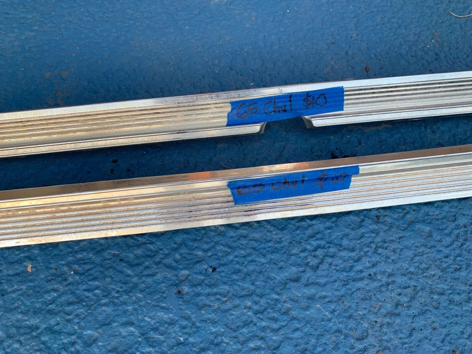 Chevelle Truck Lid Molding Trim 1965 Malibu SS Rear Emblems Inserts Pair Foto 2 de 4