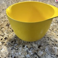 Rosti  Denmark Melamine Spout Mixing Batter Bowl Nesting YELLOW  1.5 L