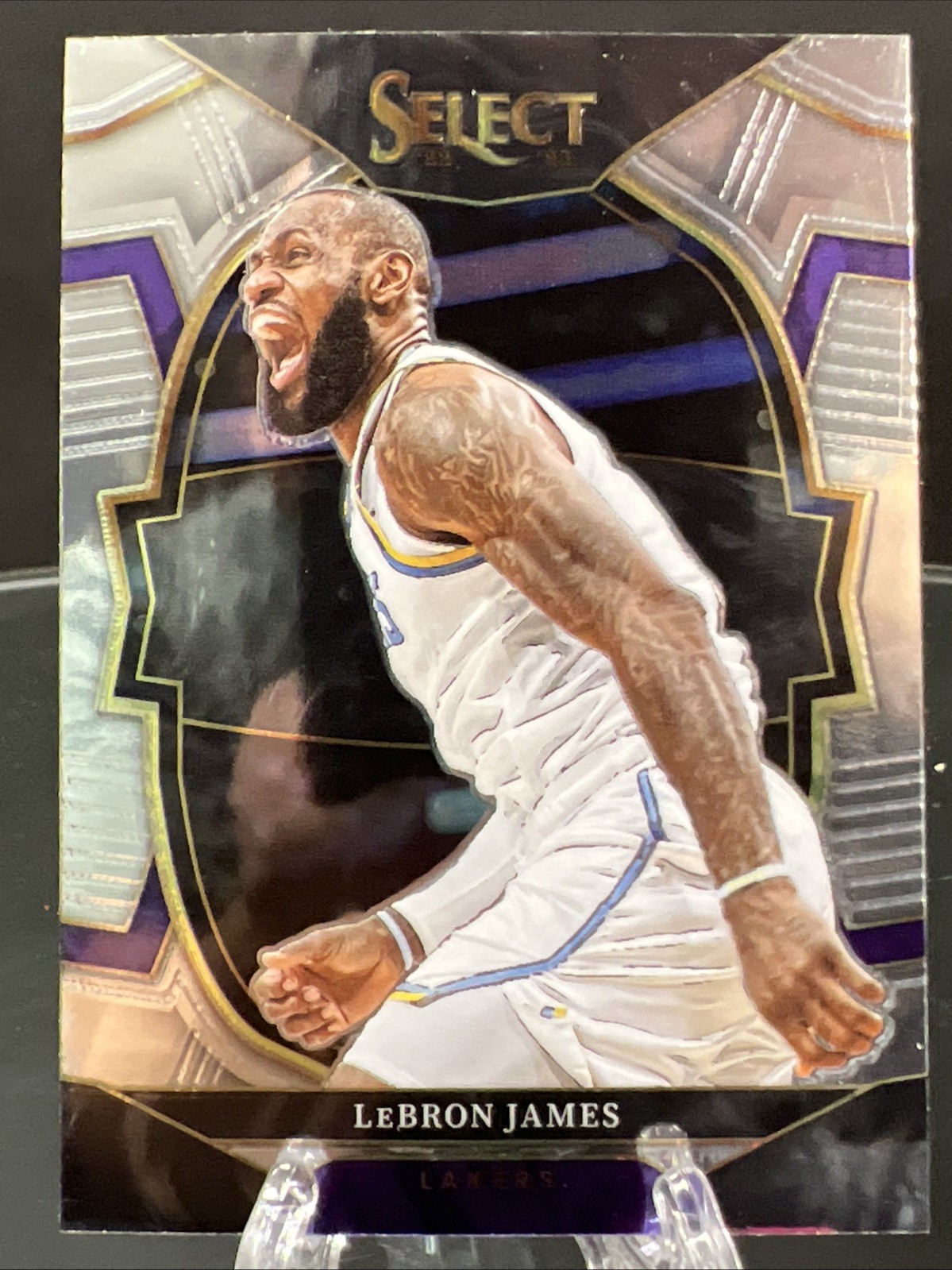 2022-23 Panini Select #26 LeBron James Silver Prizms RAA