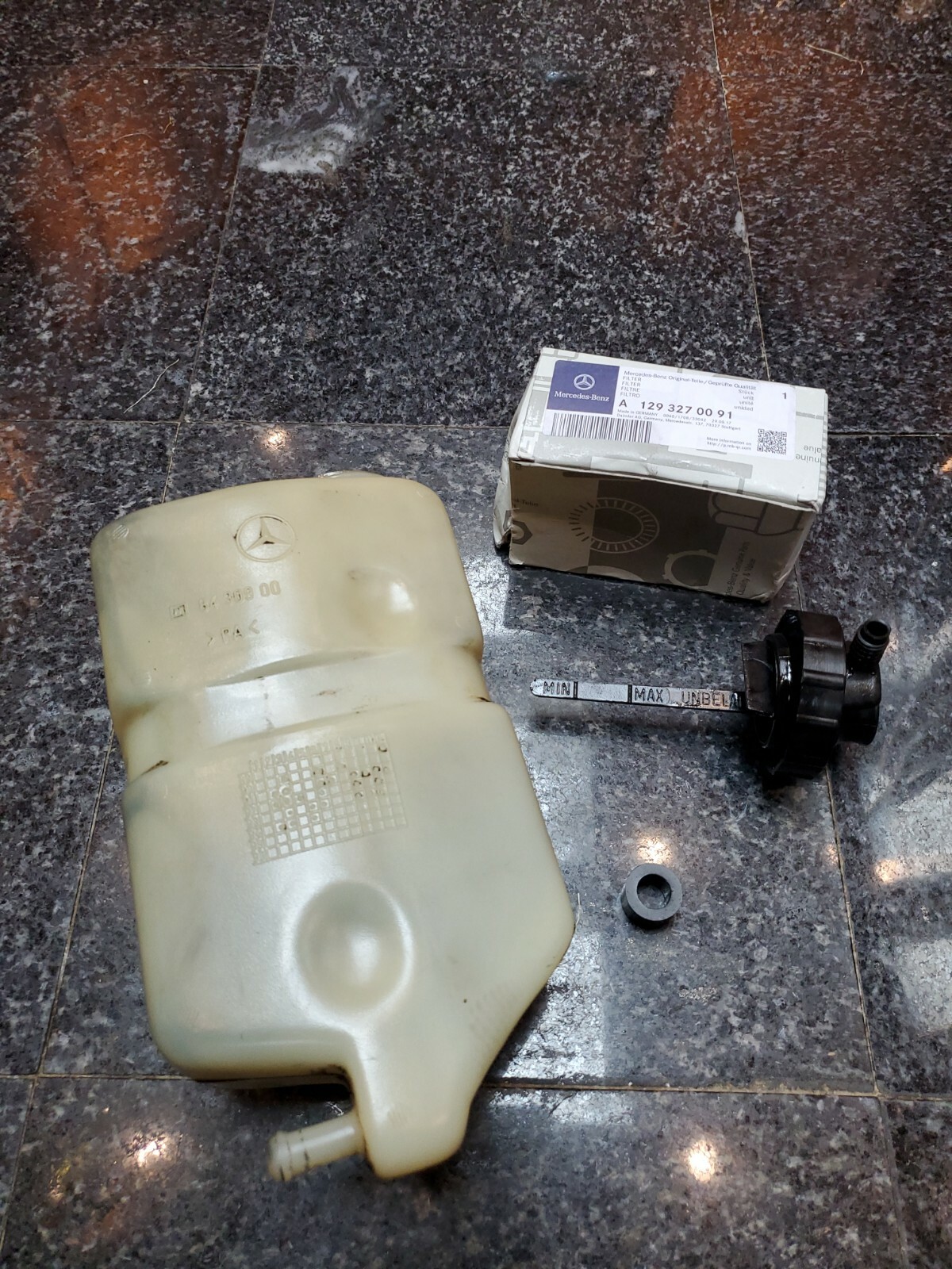 Mercedes SL600 self leveling suspension fluid reservoir 1403200114 new