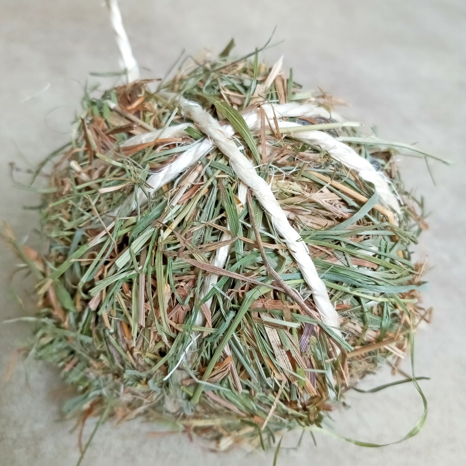 Meadow Hay Ball Chew Toy Treat Rabbits Guinea Pigs Gerbils Chinchillas Mice