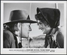 RICHARD HARRIS KELLY JEAN PETERS in The Deadly Trackers '73 HATS WESTERN