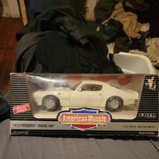AMERICAN MUSCLE COLLECTOR  S EDITION 1973 PONTIAC FIREBIRD TRANS AM WHITE 1:18