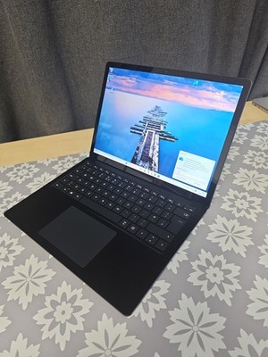 Microsoft Surface Laptop 4 Touchscreen | i5-11thGen | 8Gb Ram | 256 SSD