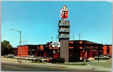 Twins Motor Inn St. Paul Minnesota Swimming Pool Restaurant Guest Rooms Postcard