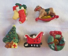 Vtg Lot 5 Resin  Christmas Chunky  Button Covers Tree Wreath Sleigh Stocking