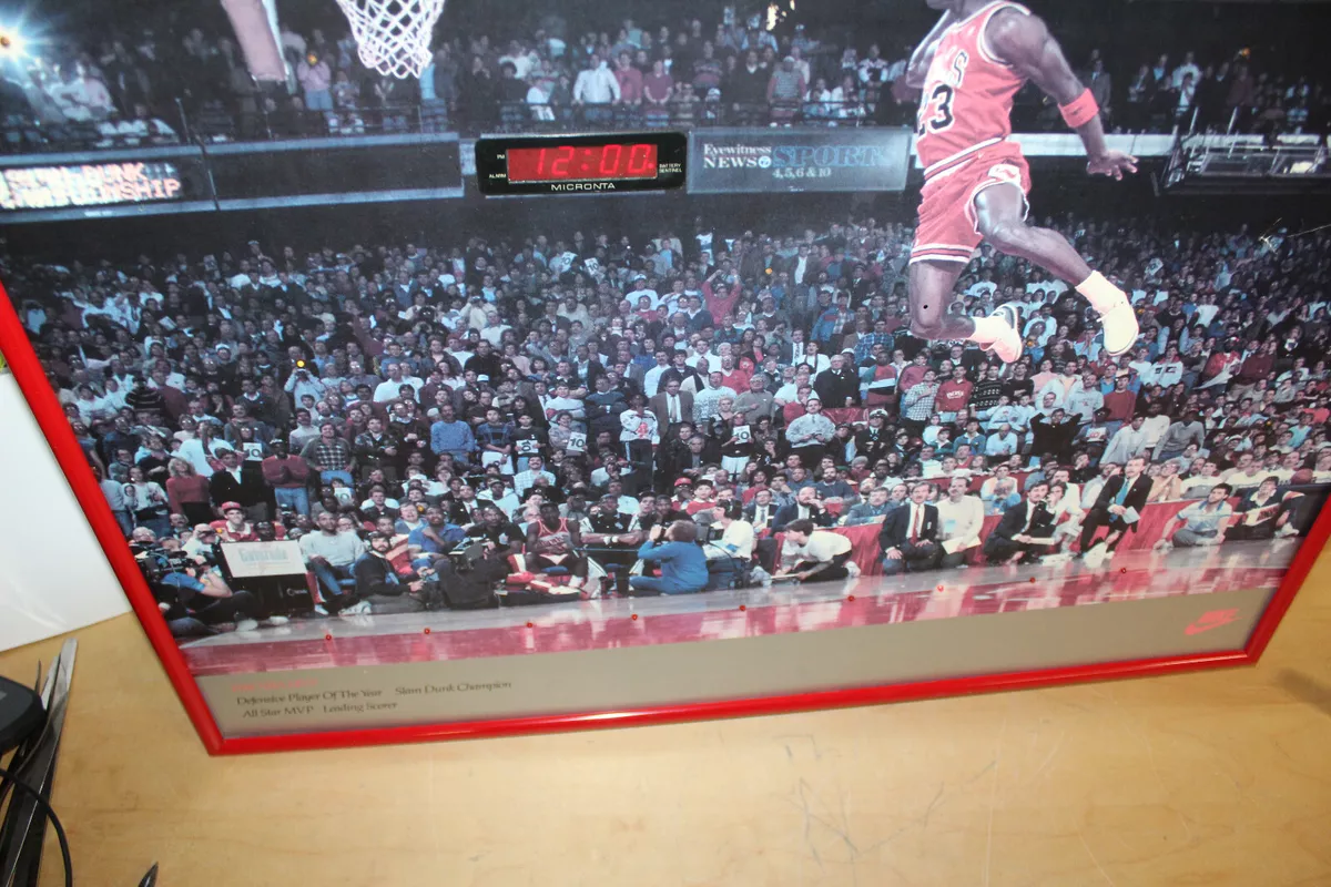 Michael Jordan's iconic 'Free Throw Line' dunk, 1988 : r