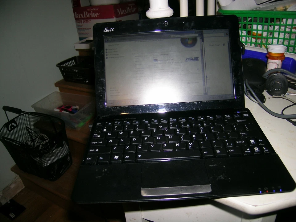 "Netbook ASUS Eee Windows 7 Intel Atom 10,1"" con estuche de transporte" Foto 2 de 4