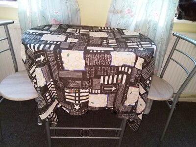 Tischdecke aus bedrucktem Poly/Baumwollstoff Größe 152 cm x 147 cm (schwarz OXO 1542)