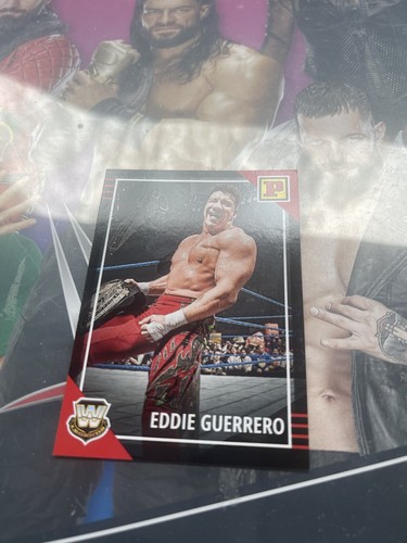 Panini WWE 2022 Debut Edition – Blaster Box – Cartes à Collectionner Officielles – 5 Paquets + 1 Bonus