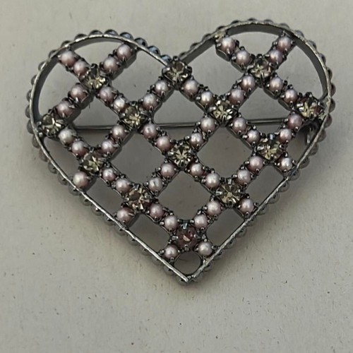 Unbranded exquisite brooch showcases a heart shape