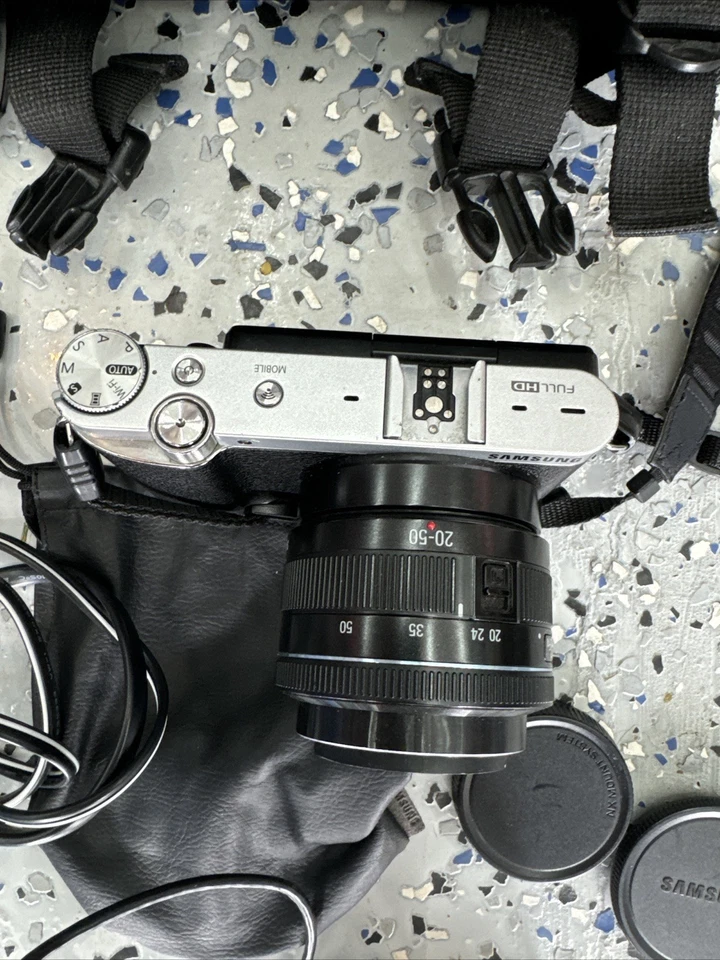 Cámara digital Samsung NX NX300 20,3 MP - blanca (Kit con lente ED II 20-50 mm) Foto 4 de 4