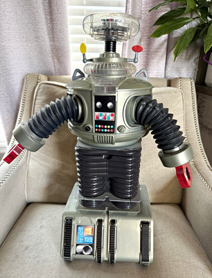 Vintage Lost in Space B-9 Robot 24'' tall. Trendmasters 1998 missing remote
