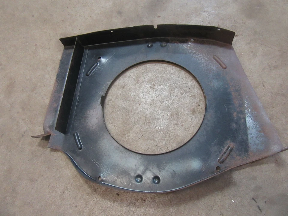 1948 凯迪拉克系列 62 轿车内部座下加热器风扇盖屏蔽板 — 第 2/2 张图片