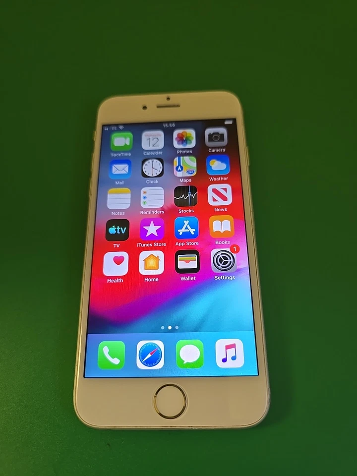 Apple iPhone 6 (Unlocked) 16gb in Silver -   Faulty Read.   (DK745) - Image 2 of 4