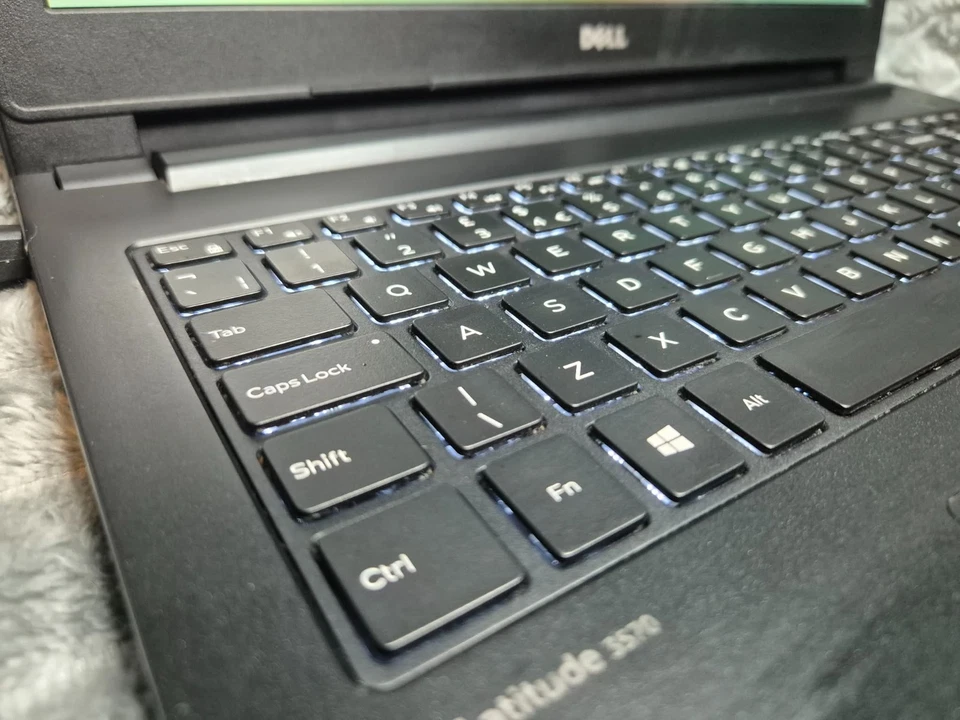 Dell Latitude 3570 · i3-6100U · 8GB · 240GB, photo 2 of 5