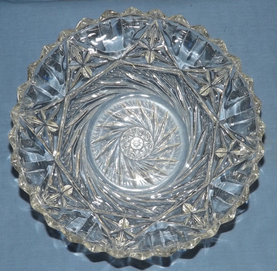 Lovely Vintage Crystal / Cut Glass Fruit Bowl Pinwheel Cut Base