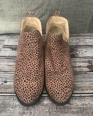 Universal Thread Boots 8.5 Casual Slip On Animal Print Bootie Brown Fabric