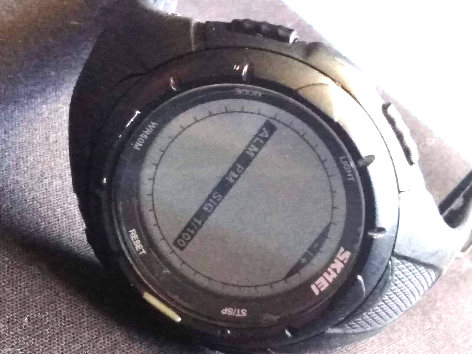 Skmei digital Multifunction watch needs battery - image 1
