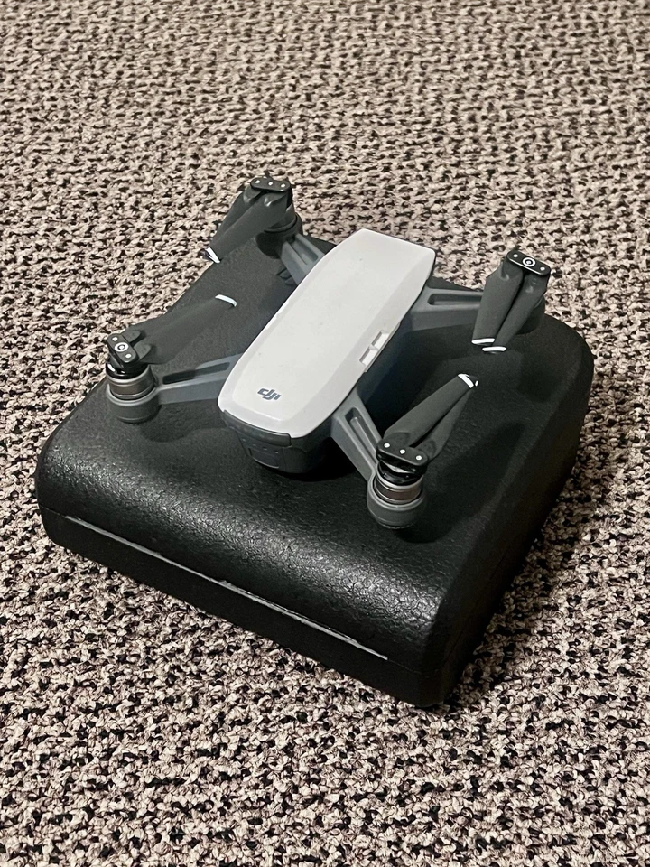 Drone DJI Spark con controlador Foto 3 de 4