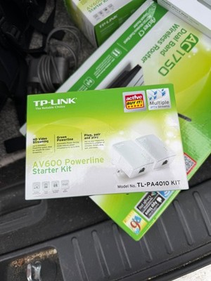 TP-Link TL-PA4010P Kit AV600 Passthrough Powerline Adapter
