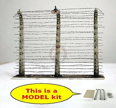 Plus Model 1/35 Barbed Wire Security Camp Fence w/Electric Wires & Lighting 358