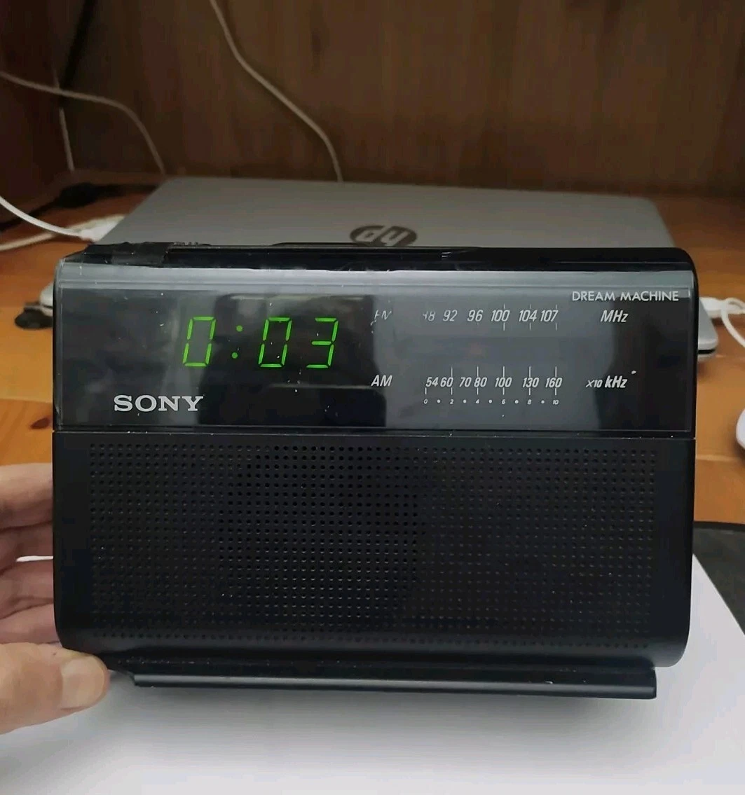 Sony Dream Machine - Radio despertador AM/FM vintage - en funcionamiento - no perfecto -